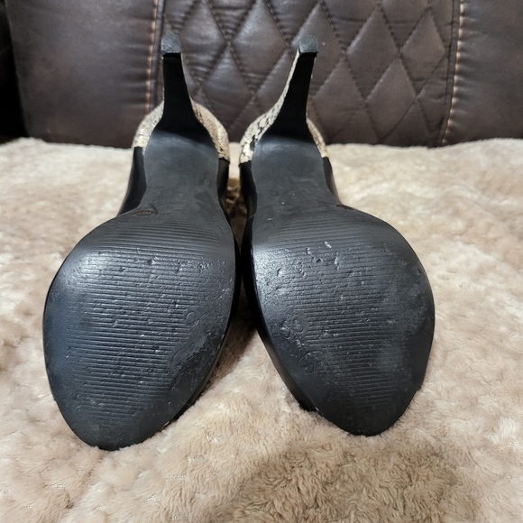 Jessica Simpson Black Booties, Size 7 - Picture 8 of 8